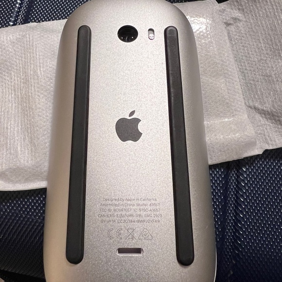 Original new Apple Magic Keyboard with mouse - Picture 4 of 5